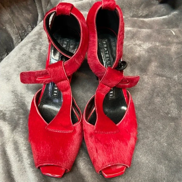 Red Heels! - Picture 2 of 3